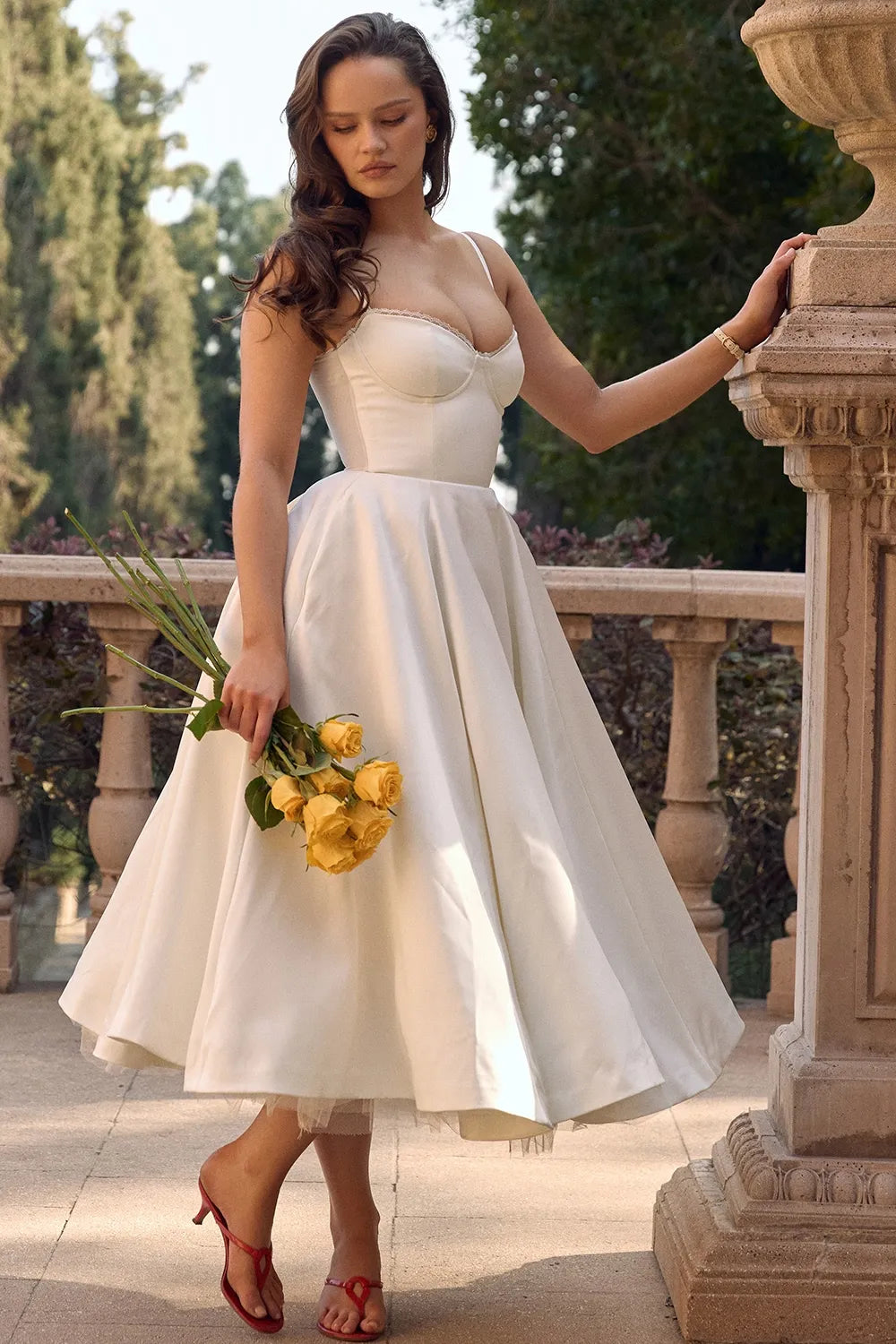 Minerva | Robe Princesse de Luxe à Bretelles Spaghetti